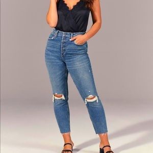 ABERCROMBIE & FITCH Curve Love High Rise Mom Jean, size 30/10R